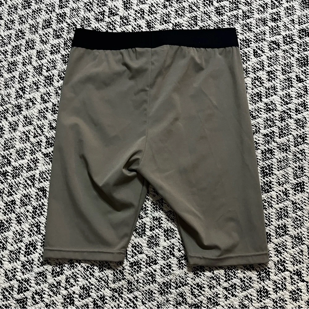 Fear of God Essentials Athletic Biker Short in Pistachio Size XS